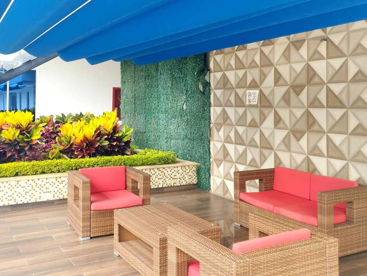 Hotel Royal Elim International San Antonio  Exterior photo The Sky Lounge