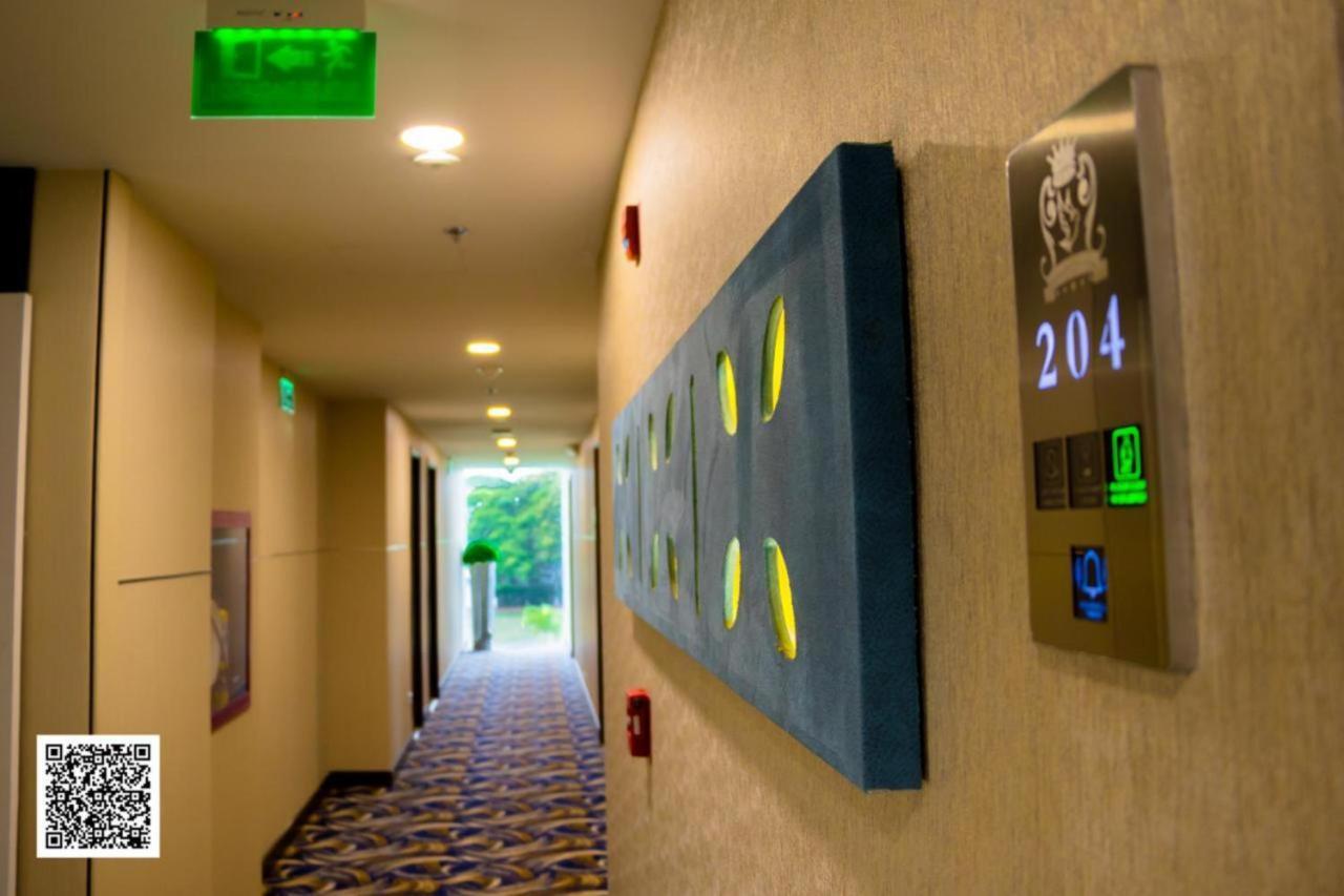 Hotel Royal Elim International San Antonio  Exterior photo A QRpedia code in a hotel