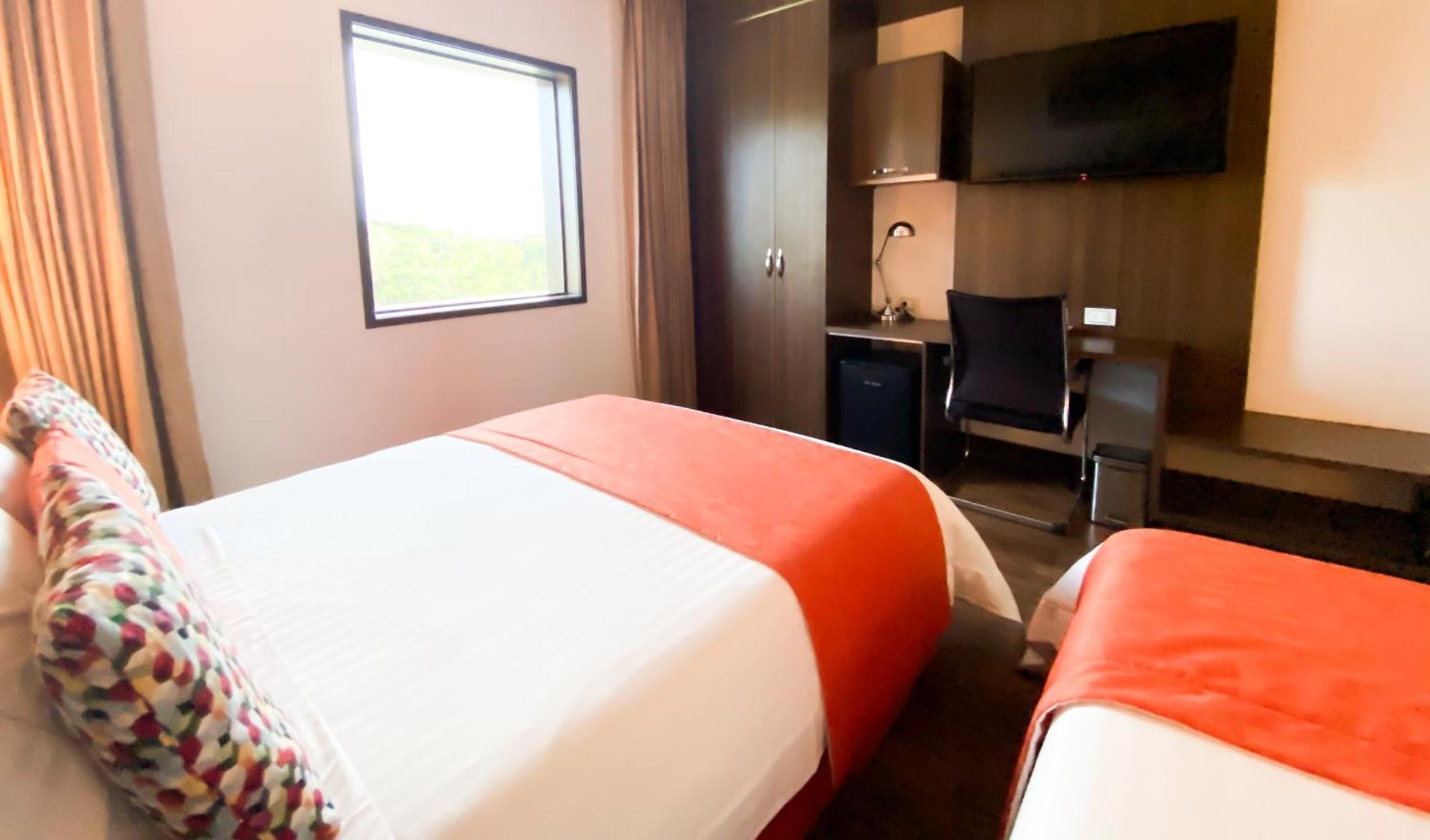 Hotel Royal Elim International San Antonio  Exterior photo A room at the hotel