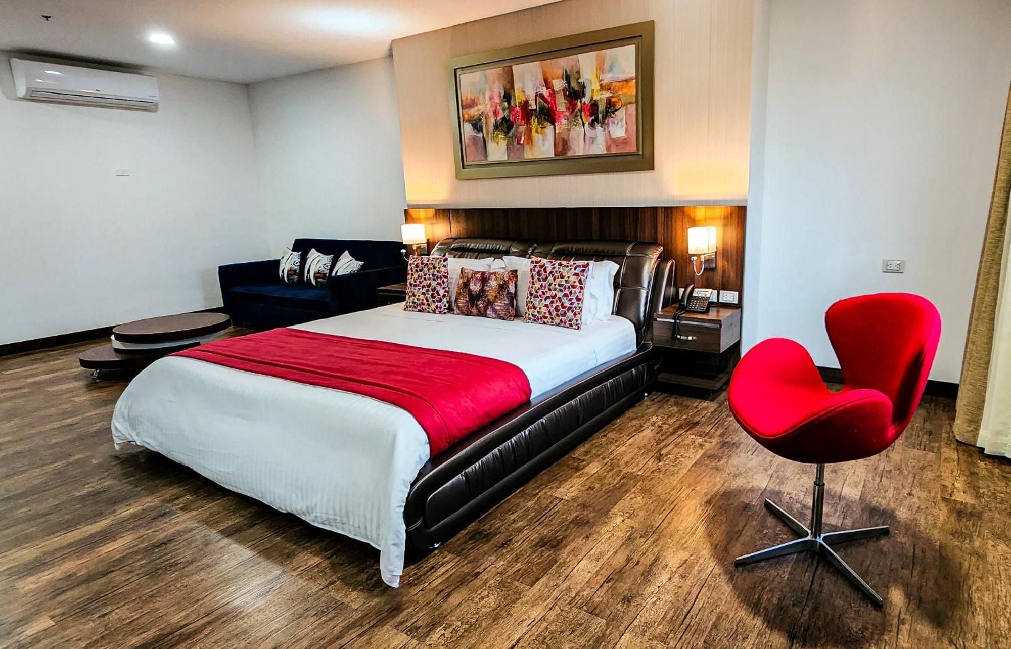 Hotel Royal Elim International San Antonio  Exterior photo A bedroom at the hotel