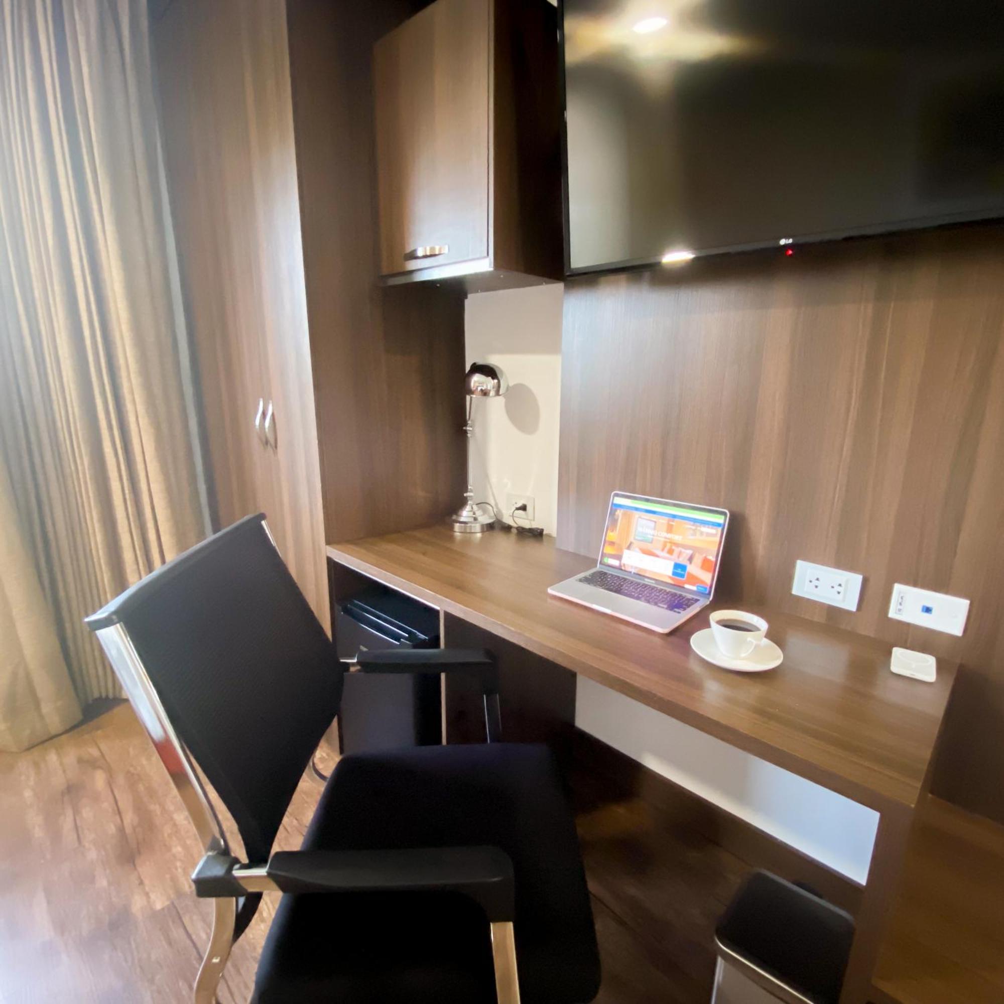 Hotel Royal Elim International San Antonio  Exterior photo A work desk in a hotel room